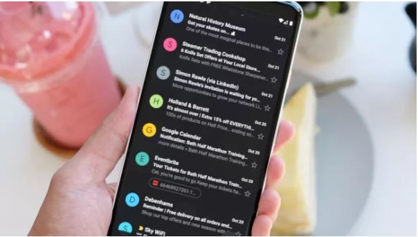 Gmail Dark Mode trên Android (Ảnh: Techradar)