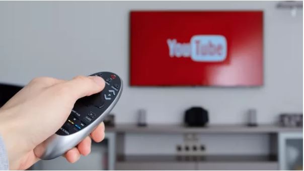 Hướng dẫn cách mở video YouTube trên TV (Ảnh: Techradar)