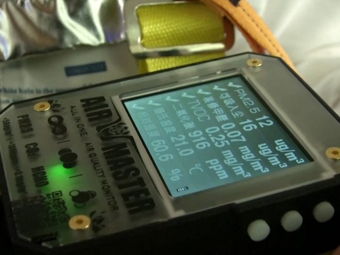 Màn hình hiển thị chất lượng không khí trong chiếc nôi (Ảnh: OC) Màn hình hiển thị chất lượng không khí trong chiếc nôi (Ảnh: OC)