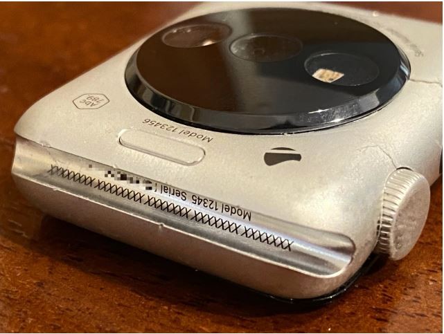 Nhìn vào số se-ri có thể biết đây chính xác là những mẫu Apple Watch trong quá khứ (Ảnh: Zompetti) Nhìn vào số se-ri có thể biết đây chính xác là những mẫu Apple Watch trong quá khứ (Ảnh: Zompetti)