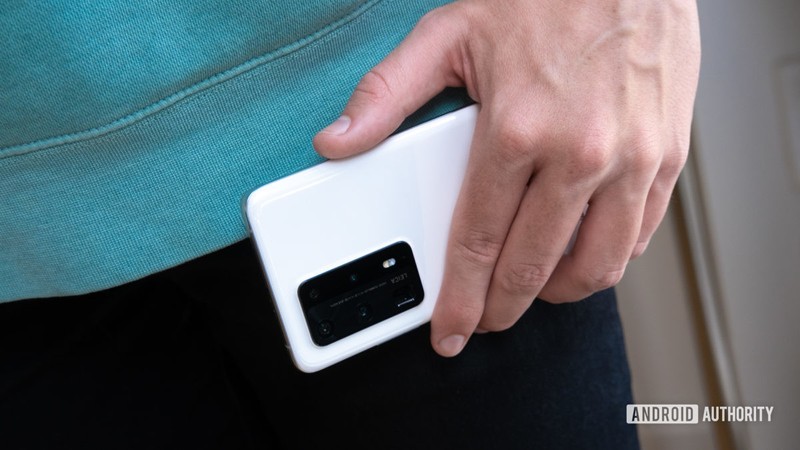 Cảm giác cầm nắm chắc chắn (Ảnh: Android Authority) Cảm giác cầm nắm chắc chắn (Ảnh: Android Authority)