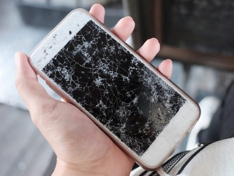 Điện thoại đã qua sử dụng không thể tránh khỏi trầy xước (Ảnh: Tech Advisor) Điện thoại đã qua sử dụng không thể tránh khỏi trầy xước (Ảnh: Tech Advisor)