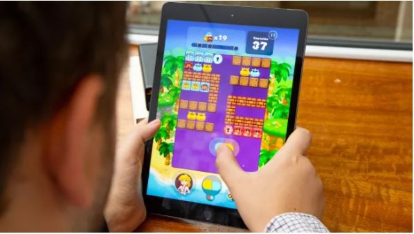 iPad 10.2 inch chạy mượt mà các tựa game phổ biến hiện nay (Ảnh: Techradar) iPad 10.2 inch chạy mượt mà các tựa game phổ biến hiện nay (Ảnh: Techradar)