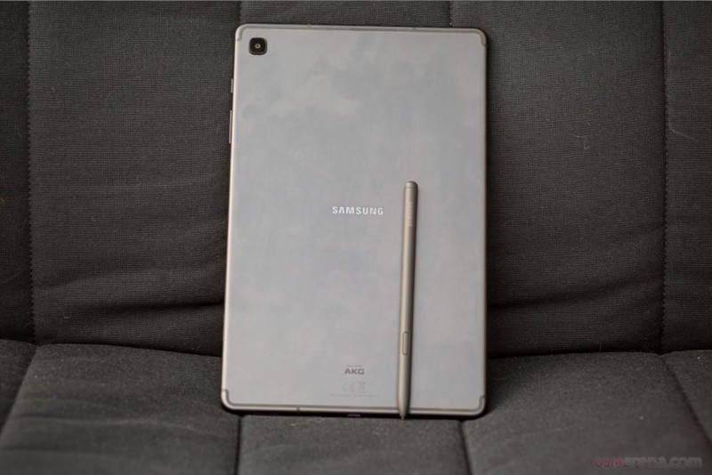 Samsung Galaxy Tab S6 Lite đi kèm với bút S-pen thông minh (Ảnh: GSMarena) Samsung Galaxy Tab S6 Lite đi kèm với bút S-pen thông minh (Ảnh: GSMarena)