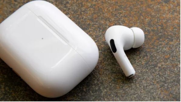 Vỏ case của Airpods Pro rất dễ xước trong quá trình sử dụng (Ảnh: Techradar) Vỏ case của Airpods Pro rất dễ xước trong quá trình sử dụng (Ảnh: Techradar)