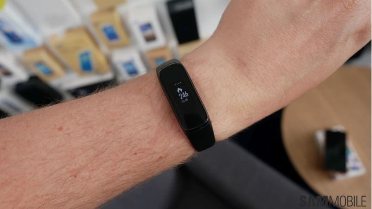 Samsung Galaxy Fit e có khả năng nhận biết hành động của người dùng (Ảnh: Sam Mobile)