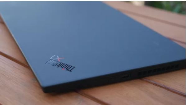 Bề mặt máy được phủ mịn (Ảnh: Laptop Mag) Bề mặt máy được phủ mịn (Ảnh: Laptop Mag)