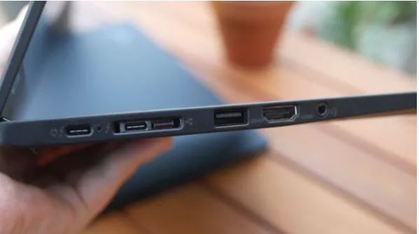 Máy có đầy đủ các cổng kết nối (Ảnh: Laptop Mag) Máy có đầy đủ các cổng kết nối (Ảnh: Laptop Mag)