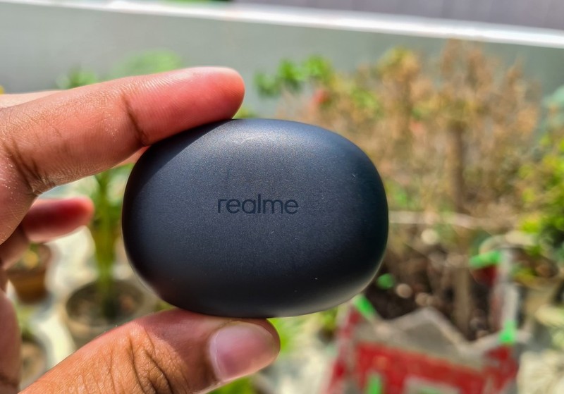Realme Buds Q sở hữu hộp sạc nhỏ gọn (Ảnh: Smart Prix)