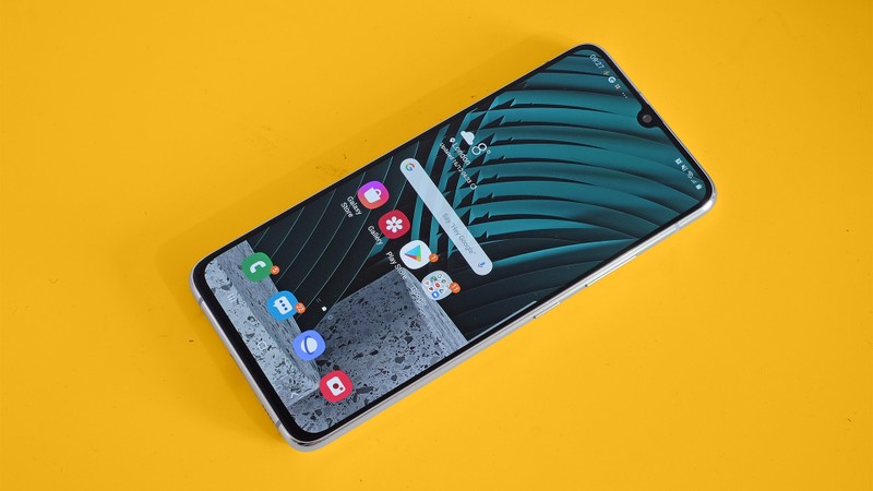 Samsung Galaxy A90 5G (Ảnh: Tech Radar)