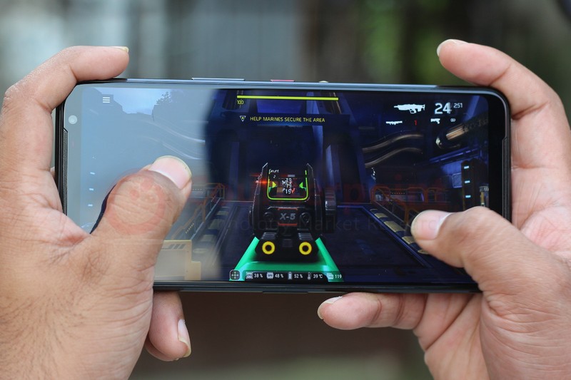 Asus ROG Phone 3 có khả năng chơi game tuyệt vời (Ảnh: Tech Radar)
