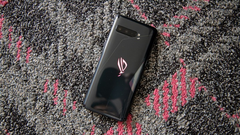 Asus ROG Phone 3 có cụm camera sau lồi (Ảnh: IGN)