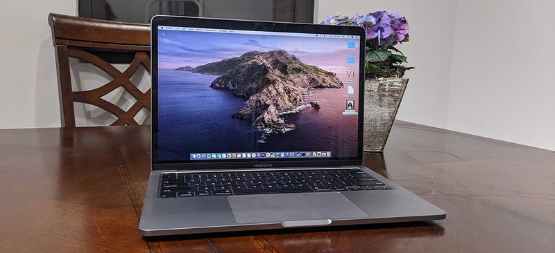 Macbook Pro 13 2020 có một mức giá phải chăng (Ảnh: Laptop Mag) Macbook Pro 13 2020 có một mức giá phải chăng (Ảnh: Laptop Mag)