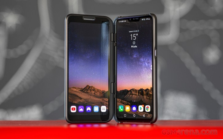 LG V50 ThinQ có thể kết nối thêm với màn hình phụ để biến thành một chiếc điện thoại gập (Ảnh: GSM Arena) LG V50 ThinQ có thể kết nối thêm với màn hình phụ để biến thành một chiếc điện thoại gập (Ảnh: GSM Arena)