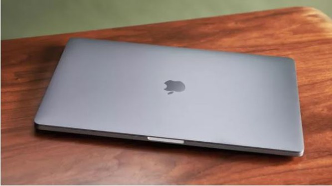 Macbook Pro 16 2019 hơi dày (Ảnh: Tech Radar)