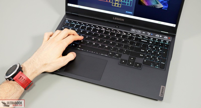 Hệ thống bàn phím cho hành trình phím sâu (Ảnh: Ultrabook Review) Hệ thống bàn phím cho hành trình phím sâu (Ảnh: Ultrabook Review)