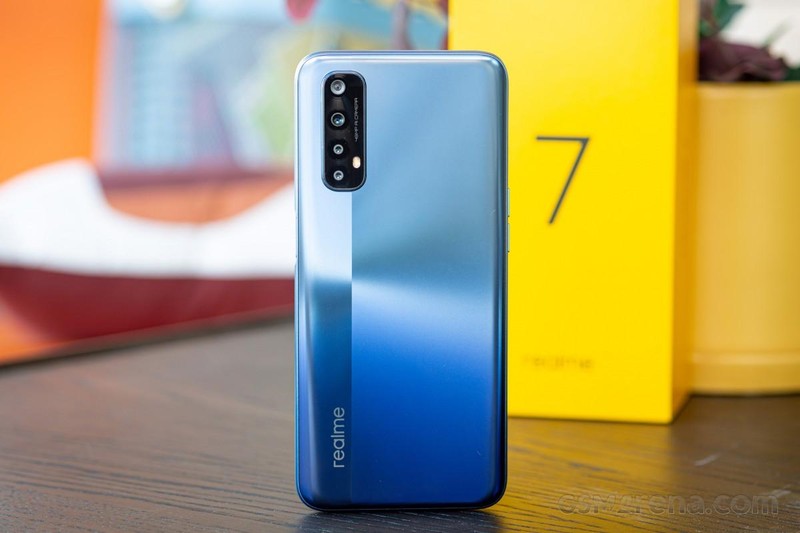 Khác biệt của Realme 7 đến từ mặt lưng máy (Ảnh: GSM Arena)