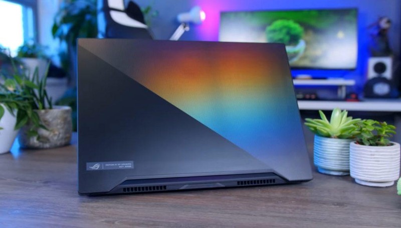 Hệ thống tản nhiệt trên Asus ROG Zephyrus M15 hoạt động tốt (Ảnh: PC Mag)