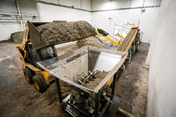 Vẫn có hơn 80% rác thải được cho là không thể tái chế do phân loại chưa chính xác (Ảnh: Fast Company) Vẫn có hơn 80% rác thải được cho là không thể tái chế do phân loại chưa chính xác (Ảnh: Fast Company)