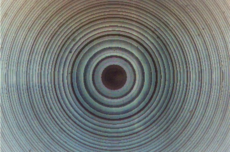 Thấu kính mới này có thể thay đổi tiêu cự theo nhiệt độ (Ảnh: New Atlas) Thấu kính mới này có thể thay đổi tiêu cự theo nhiệt độ (Ảnh: New Atlas)