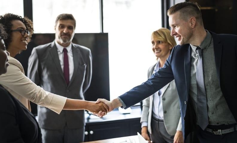 Sự kết hợp của đội ngũ kinh doanh và đội ngũ CNTT là rất quan trọng trong việc chuyển đổi số doanh nghiệp (Ảnh:CIO)