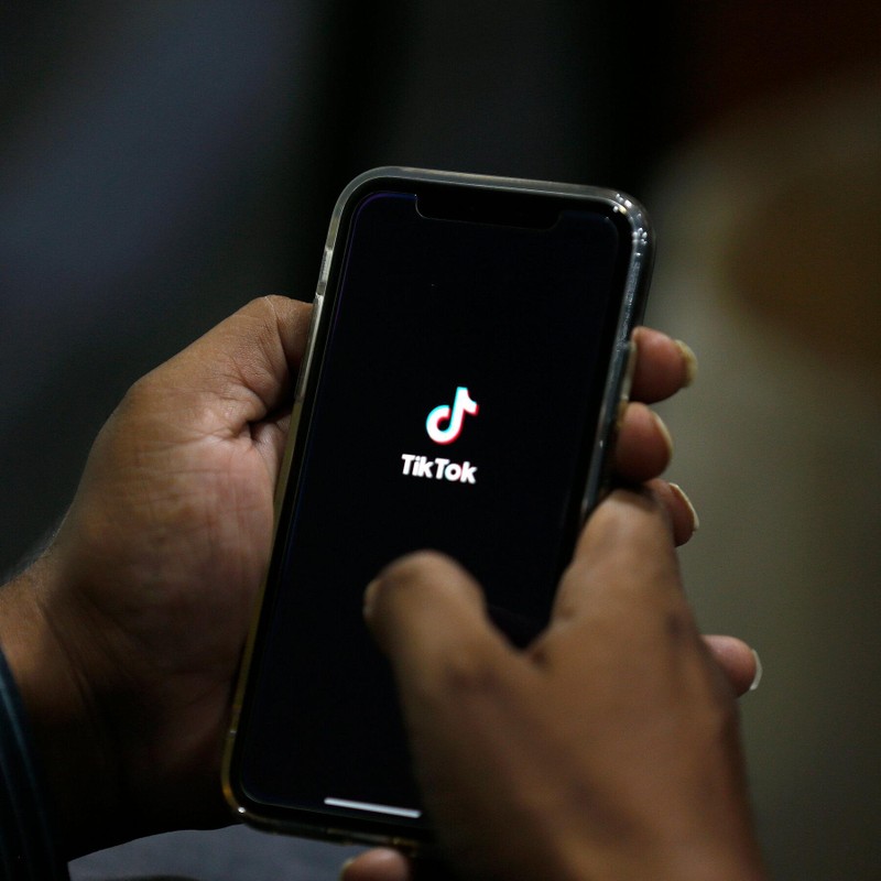 Ngày càng có nhiều người sử dụng TikTok như một ứng dụng giải trí sau những giờ làm việc căng thẳng (Ảnh: Cnet)