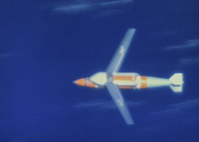 Một quả mìn hải quân Quickstrike ER phóng xuống đại dương sau khi được thả từ máy bay ném bom B-52 Stratofortress, tháng 5 năm 2019 (Ảnh: Popular Mechanics)