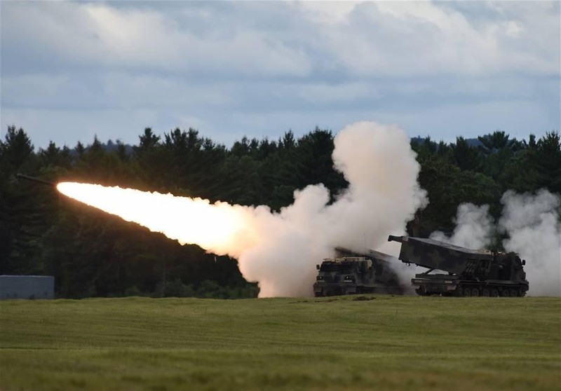 M270A1 MLRS trong cuộc tập trận bắn đạn thật (Ảnh: Army Recognition) M270A1 MLRS trong cuộc tập trận bắn đạn thật (Ảnh: Army Recognition)