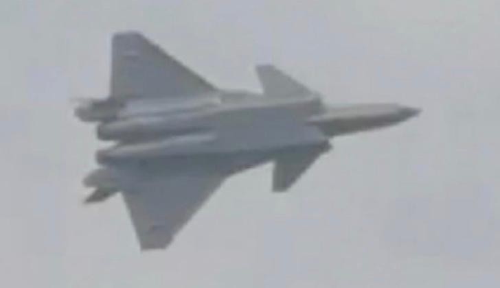 J-20 sử dụng động cơ WS-15 trong chuyến bay thử nghiệm (Ảnh: Military Watch Magazine)