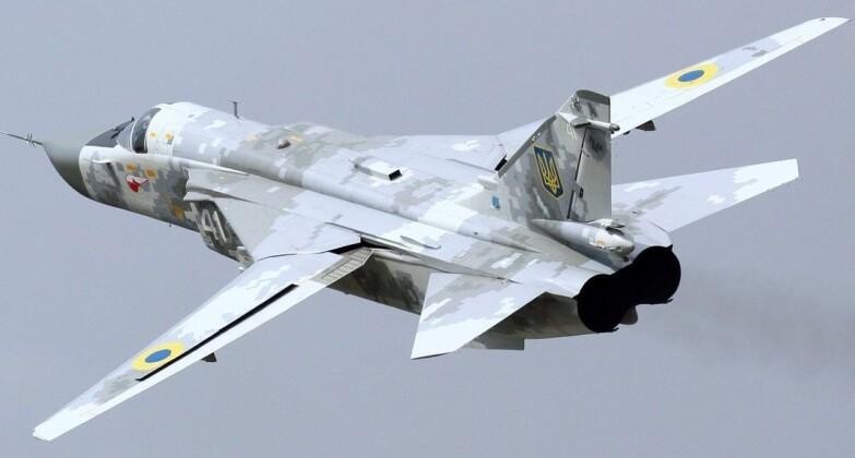 Tiêm kích Su-24 của lực lượng Không quân Ukraine (Ảnh: Military Watch Magazine) Tiêm kích Su-24 của lực lượng Không quân Ukraine (Ảnh: Military Watch Magazine)