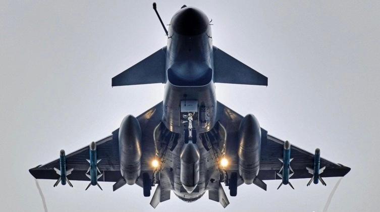 Máy bay chiến đấu J-10C được trang bị tên lửa PL-15 và PL-19 (Ảnh: Military Watch Magazine) Máy bay chiến đấu J-10C được trang bị tên lửa PL-15 và PL-19 (Ảnh: Military Watch Magazine)