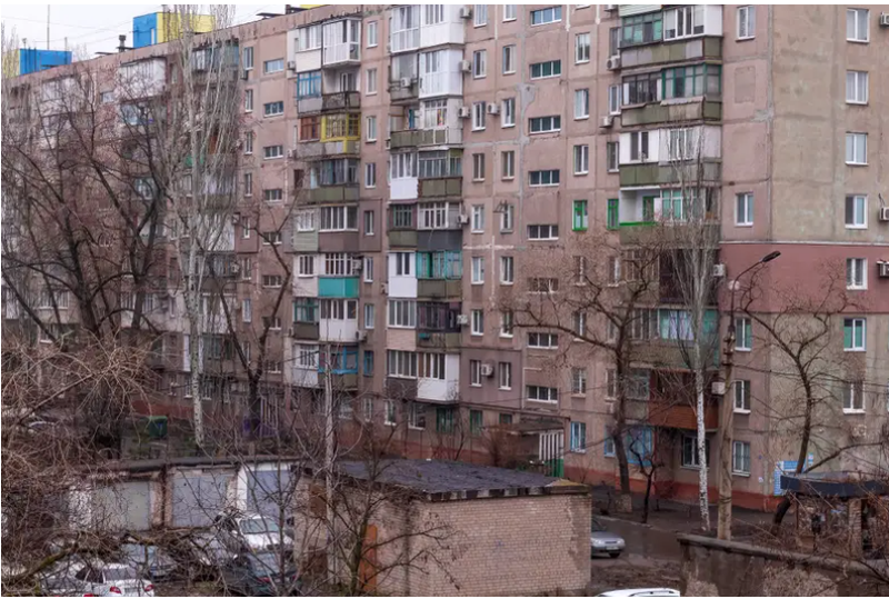 Một tòa nhà dân cư tại thành phố Mariupol trước khi Nga tiến hành các cuộc tấn công (Ảnh: Business Insider)