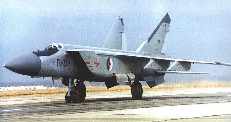 Tiêm kích MiG-25 của Không quân Algeria (Ảnh: Military Watch Magazine) Tiêm kích MiG-25 của Không quân Algeria (Ảnh: Military Watch Magazine)