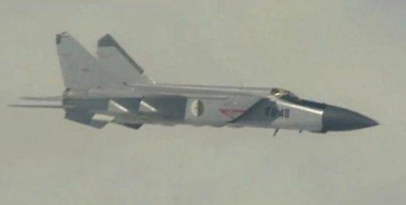 Tiêm kích MiG-25 của Không quân Algeria (Ảnh: Military Watch Magazine) Tiêm kích MiG-25 của Không quân Algeria (Ảnh: Military Watch Magazine)