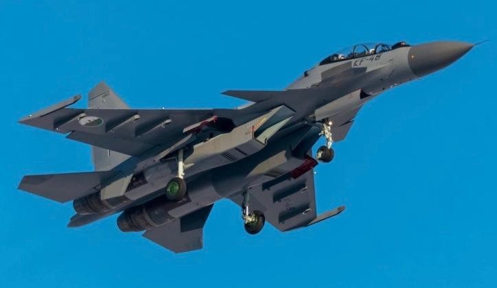 Tiêm kích Su-30MKA của Không quân Algeria (Ảnh: Military Watch Magazine) Tiêm kích Su-30MKA của Không quân Algeria (Ảnh: Military Watch Magazine)