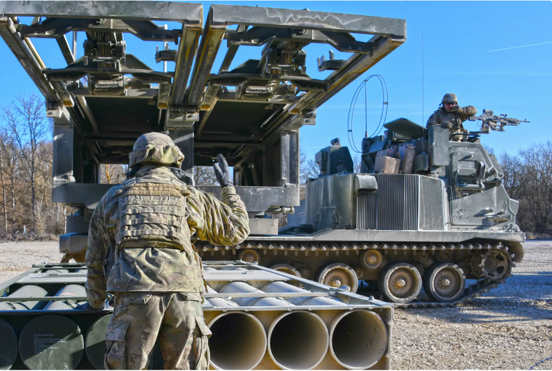 Ukraine đã nhận được Hệ thống tên lửa phóng nhiều lần M270 đầu tiên (Ảnh: The Drive)