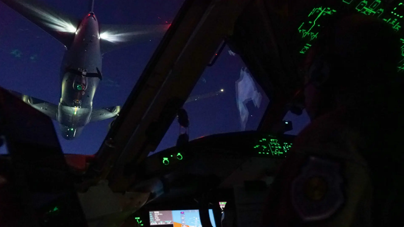 Tham mưu trưởng Không quân Mỹ, Tướng Charles Q. Brown, Jr., chuẩn bị kết nối với một chiếc KC-46A Pegasus trong một cuộc khảo sát hoạt động tiếp nhiên liệu trên không ngoài Căn cứ Liên hợp Andrews, Maryland, ngày 22 tháng 2 năm 2021 (Ảnh: The Drive) Tham mưu trưởng Không quân Mỹ, Tướng Charles Q. Brown, Jr., chuẩn bị kết nối với một chiếc KC-46A Pegasus trong một cuộc khảo sát hoạt động tiếp nhiên liệu trên không ngoài Căn cứ Liên hợp Andrews, Maryland, ngày 22 tháng 2 năm 2021 (Ảnh: The Drive)