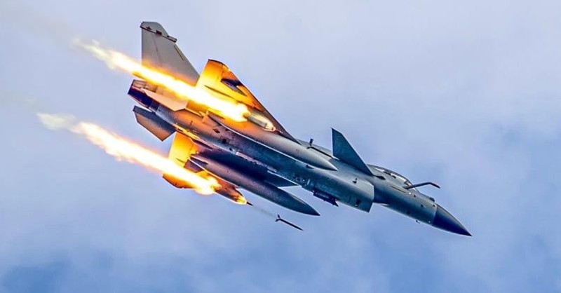 Tiêm kích J-10C được trang bị các loại tên lửa hiện đại (Ảnh: Military Watch Magazine) Tiêm kích J-10C được trang bị các loại tên lửa hiện đại (Ảnh: Military Watch Magazine)