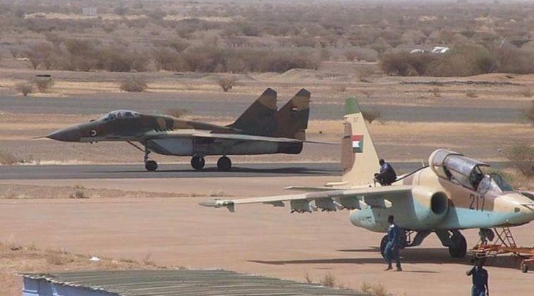 Tiêm kích Su-25 (phía trước) và MiG-29 của lực lượng Không quân Sudan (Ảnh: Military Watch Magazine) Tiêm kích Su-25 (phía trước) và MiG-29 của lực lượng Không quân Sudan (Ảnh: Military Watch Magazine)