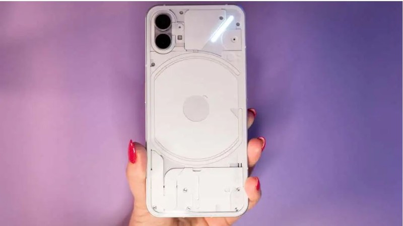 Nothing phone (Ảnh: Gizmodo) Nothing phone (Ảnh: Gizmodo)