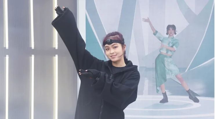 Các vũ công biểu diễn cùng những người ảo tại Lễ hội Cuộc sống Tương lai 2022 ở Hàng Châu, Trung Quốc, vào ngày 4 tháng 11 năm 2022.