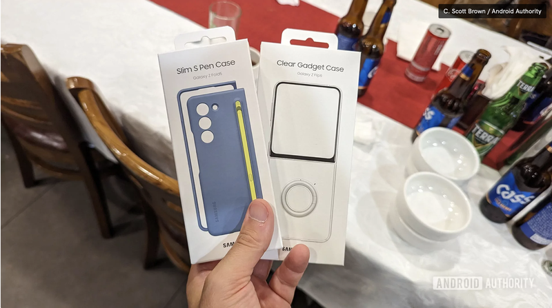 Mua cho Galaxy Z Fold 5 một chiếc ốp hợp lý (Ảnh: Android Authority)