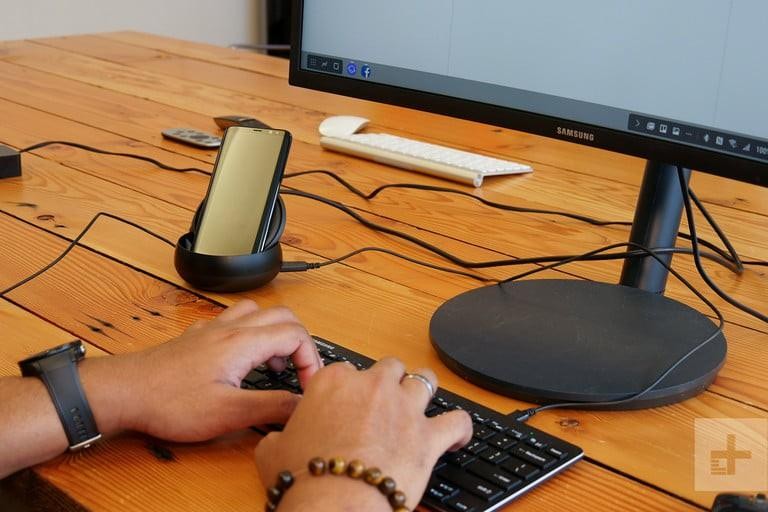 DeX của Samsung đem lại trải nghiệm mới mẻ cho người dùng (Ảnh: Fptshop.com.vn)