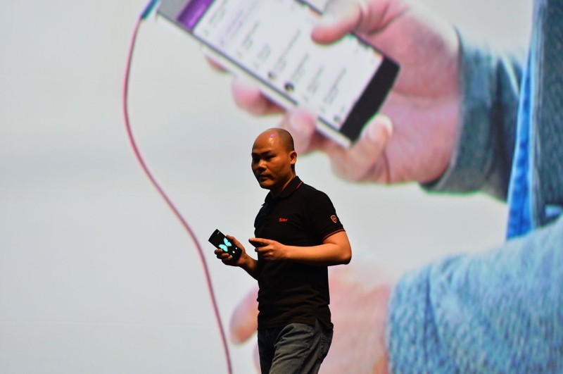 CEO Bkav tại sự kiện ra mắt Bphone vào tháng 5/2015 CEO Bkav tại sự kiện ra mắt Bphone vào tháng 5/2015