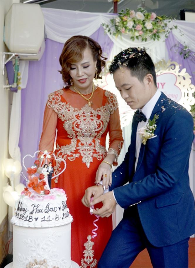 Cặp đôi trong lễ cưới. Ảnh: Soha