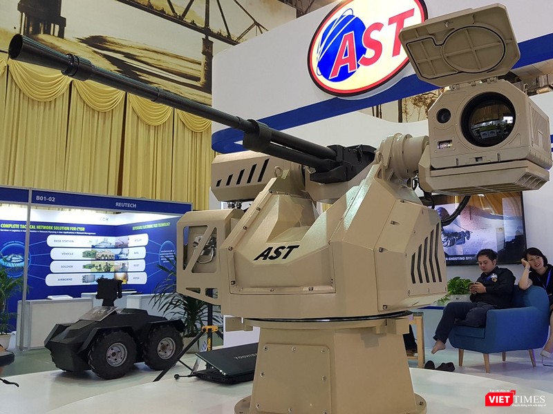 Bệ súng máy tự động Arrow 12, trang bị súng M2 nòng 12,7mm và camera tầm nhiệt Bệ súng máy tự động Arrow 12, trang bị súng M2 nòng 12,7mm và camera tầm nhiệt