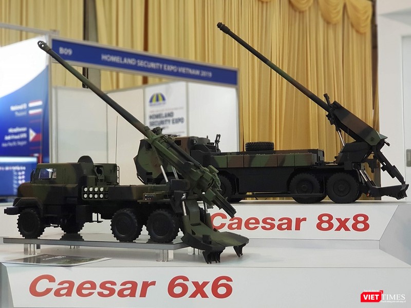 Mô hình tổ hợp pháo tự hành Caesar 6x6 và 8x8 của tập đoàn Nexter (Pháp) Mô hình tổ hợp pháo tự hành Caesar 6x6 và 8x8 của tập đoàn Nexter (Pháp)