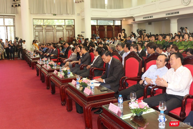 Diễn đàn thu hút đông đảo khách tham dự