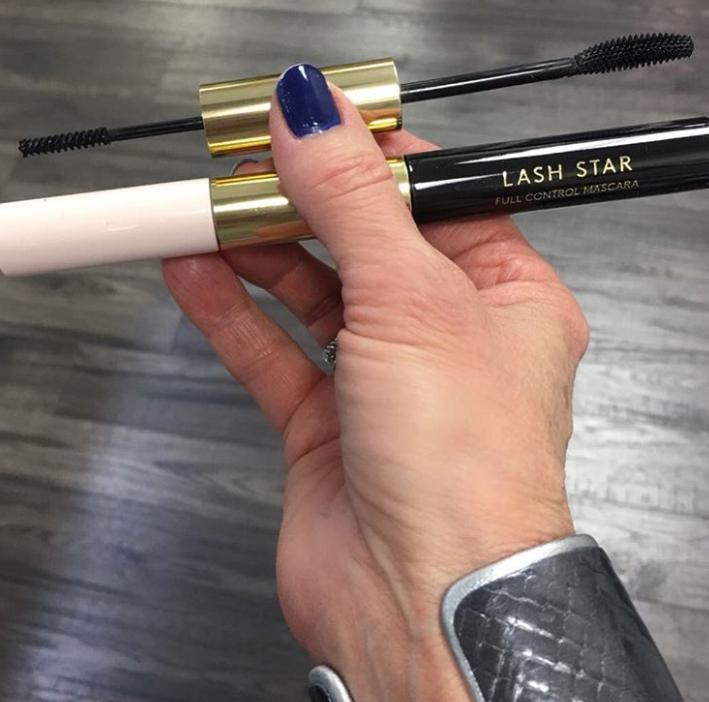 Mascara hiện đại. Ảnh: BrightSide Ảnh: BrightSide