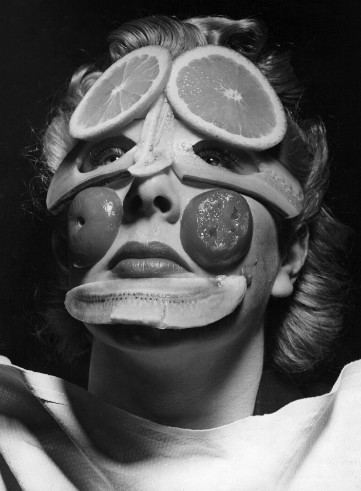 Mặt nạ hoa quả từ những năm 1930. Ảnh: BrightSide Ảnh: BrightSide